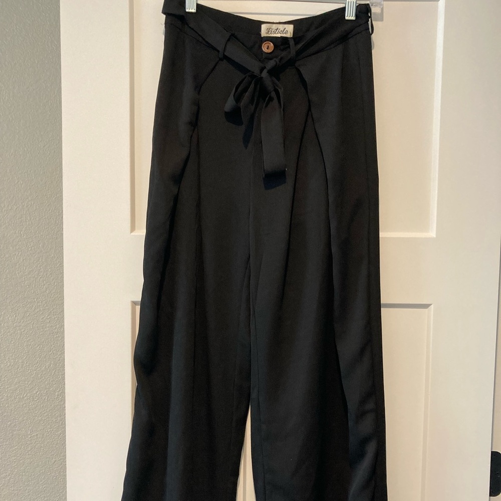Listicle size small Preowned black dress pants